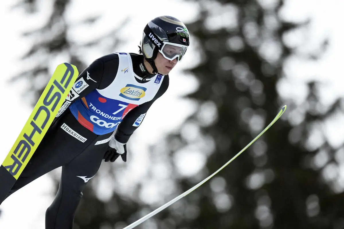 【画像・写真】二階堂の1回目の飛躍（AP）