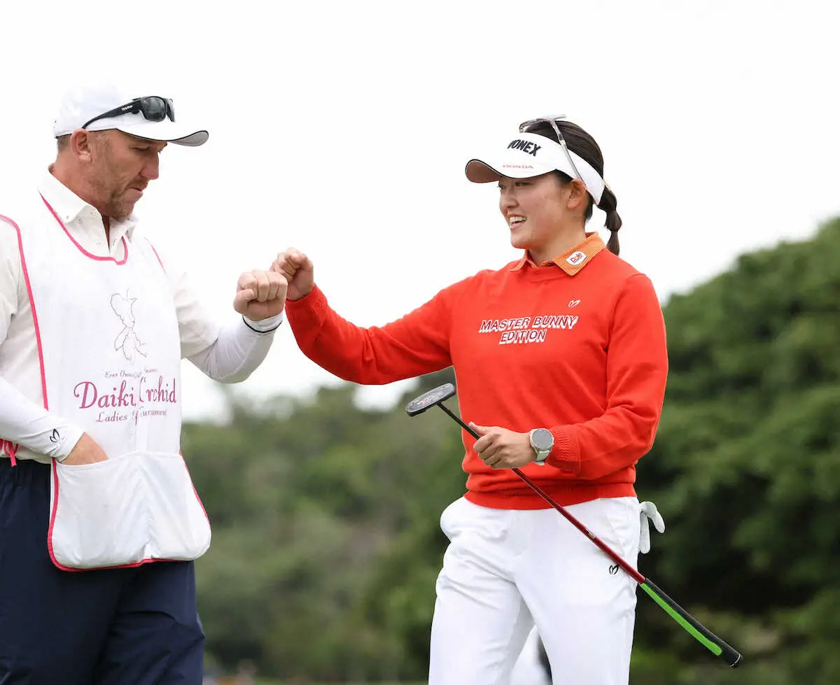 【画像・写真】岩井千怜　ボギーなし4バーディーで首位「明日も明日の風が吹く」