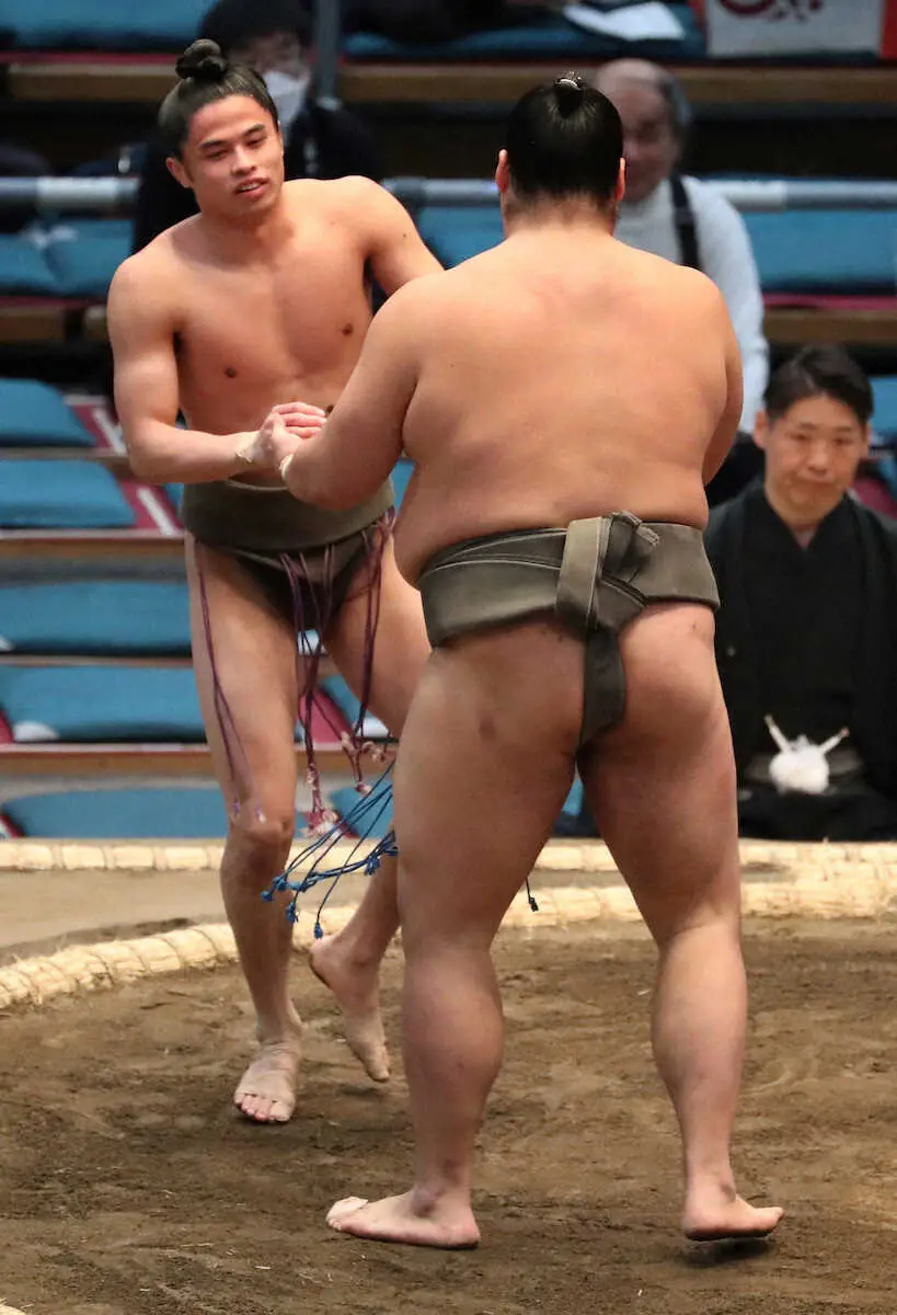 【画像・写真】体重74・2キロ山藤が幕下デビュー　「悔いの残らないように」　体重160・4キロ大皇翔に黒星
