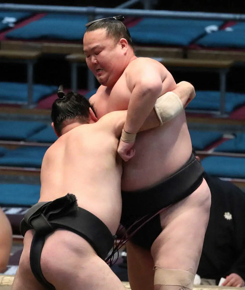 【画像・写真】日本人最長身の1メートル96「ジャンボ」こと元幕内・芳東が歴代6位の初土俵から1367回連続出場　