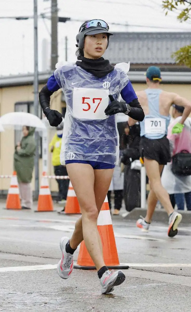 【画像・写真】　女子でレースする梅野倖子＝石川県能美市