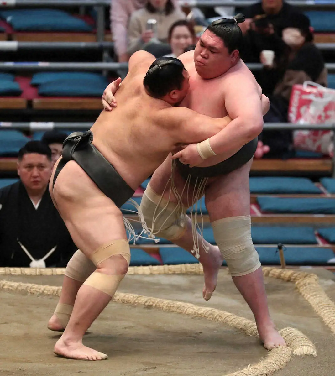 【画像・写真】朝乃山　三段目で5戦全勝　幕内で2勝0敗の矢後を寄り切る　膝のケガからお互い復活を期す