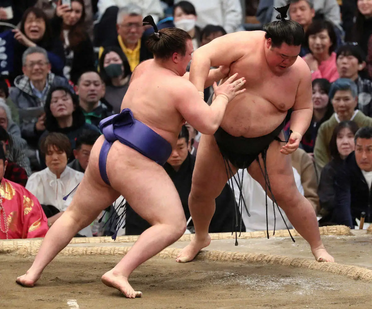 【画像・写真】大の里が2敗対決制し首位タイ死守！高安は気迫10勝　3敗は3力士　大栄翔と美ノ海4敗後退　琴桜7勝目