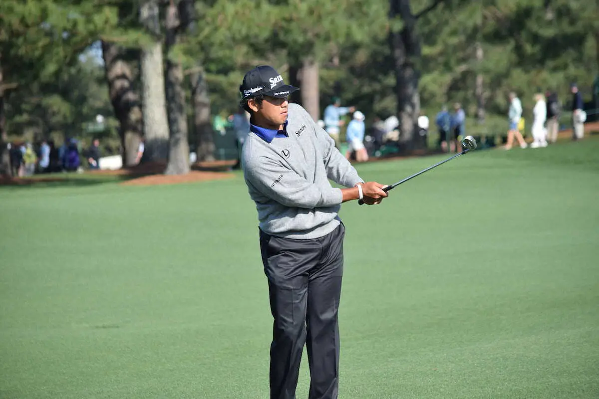 【画像・写真】9日の練習ラウンド、17番でアプローチを放つ松山英樹