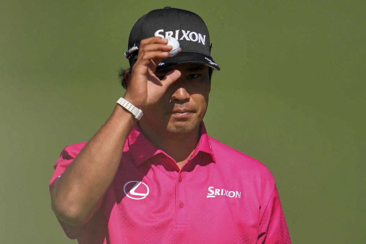 【画像・写真】2番ホールでパットを決めた松山英樹（AP）