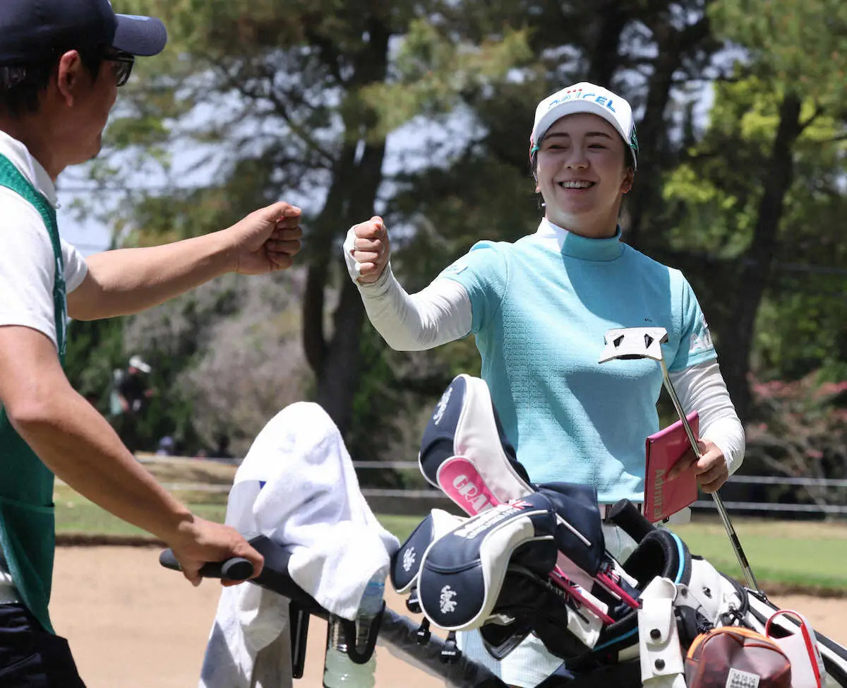 【画像・写真】堀琴音が単独首位　佐久間朱莉、小林夢果、永峰咲希が1打差2位　川崎春花は予選落ち