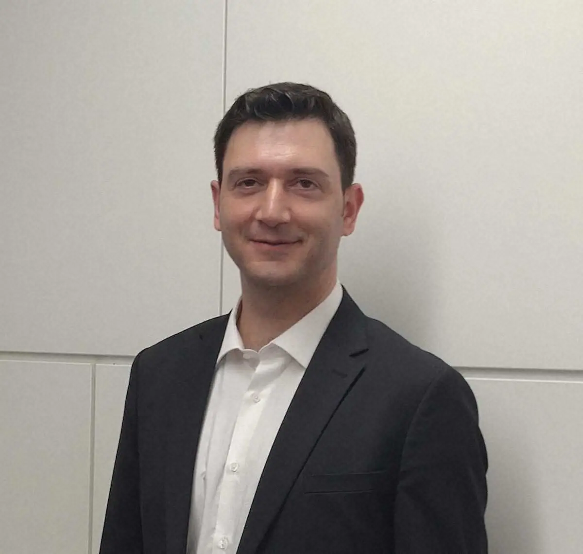 【画像・写真】バレーボール女子日本代表監督のアクバシュ氏来日「監督就任はとても誇りに思う」