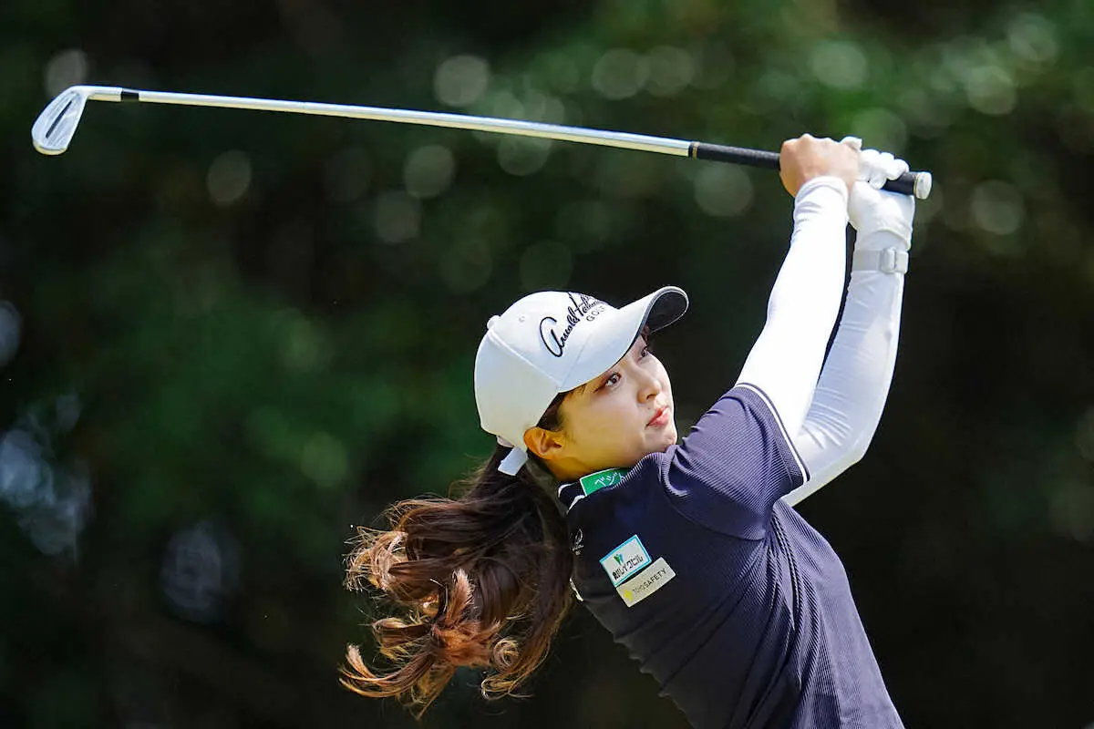 【画像・写真】＜2025前澤杯最終日＞16番、ティーショットを放つ寺西飛香留（撮影・会津　智海）