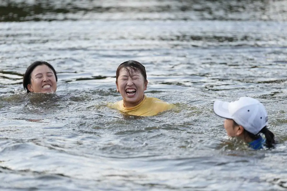 【画像・写真】「溺れるかと思った」西郷真央日本人初のダイブに笑顔「匂いは結構する」