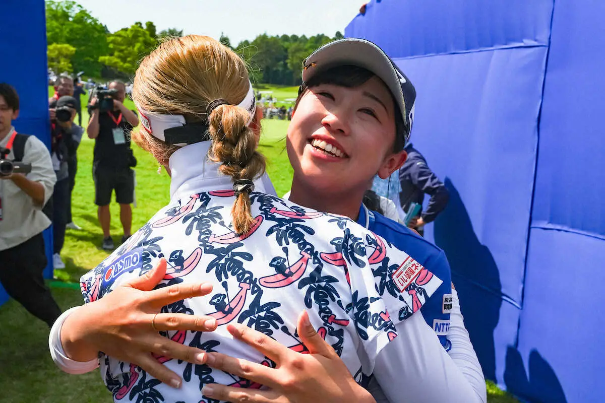 【画像・写真】“ゴルフ界のアイドル”菅沼菜々が復活優勝！「ファンにパワーもらい頑張んなきゃと思えた」