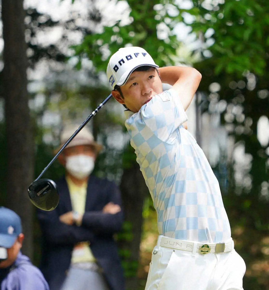 【画像・写真】【男子ゴルフ】浅地洋佑が4年ぶりVでツアー4勝目！　岡田は2打届かず　中日クラウンズ最終日