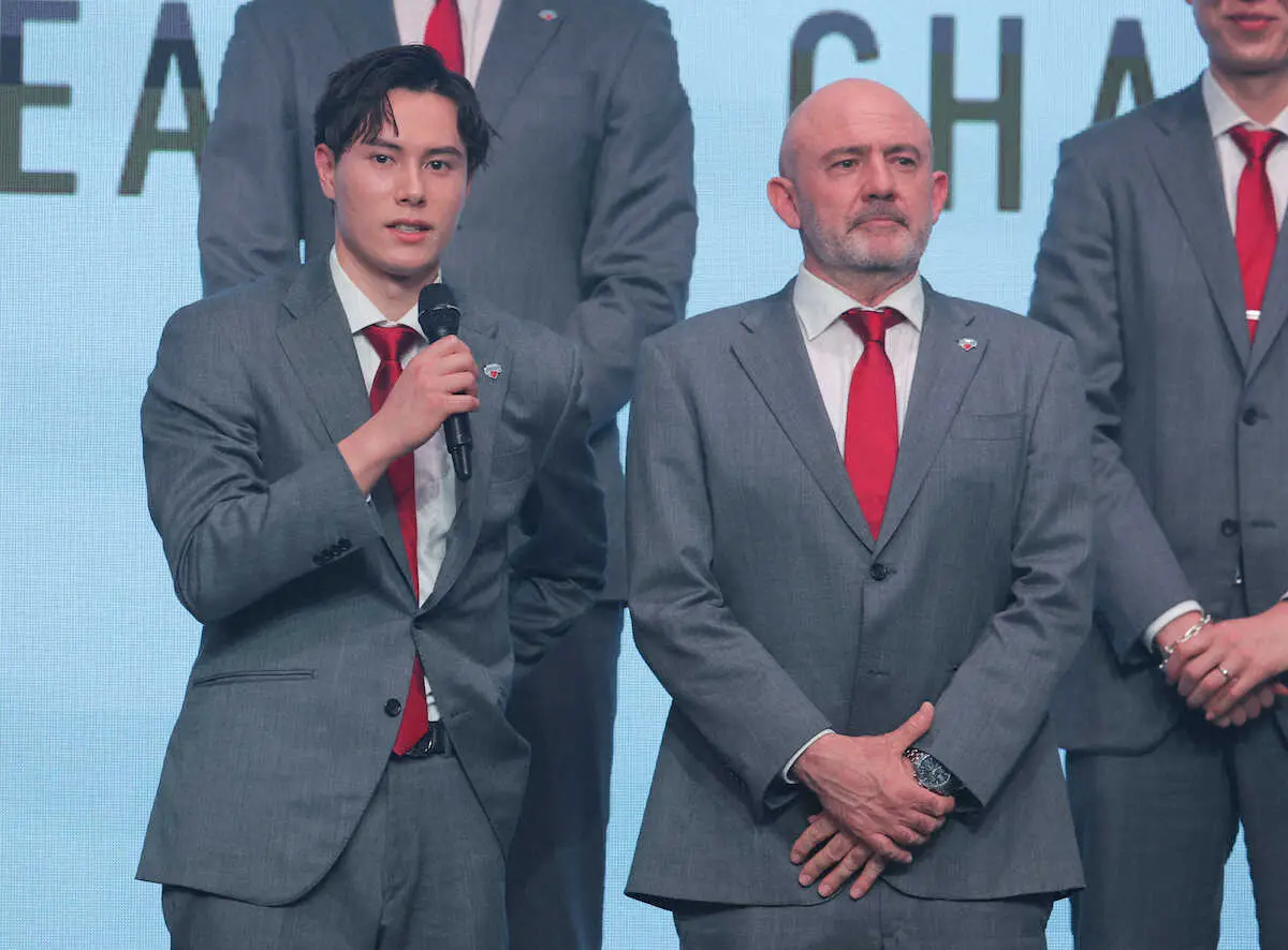 【画像・写真】【SVリーグアウォーズ】高橋藍ら選手のドレスアップ姿にファン大盛り上がり　壇上では“通訳”も担当