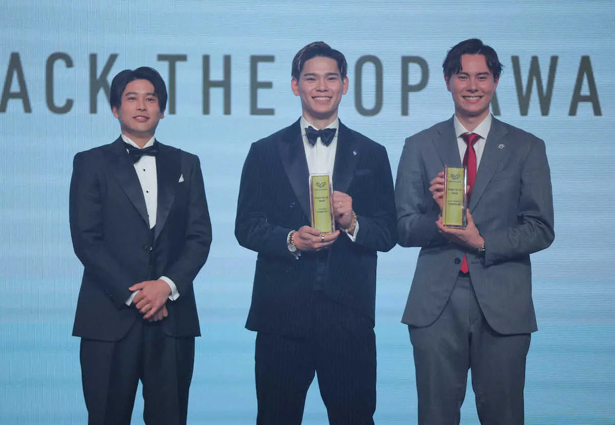 【画像・写真】スポーツ界の“イケメン”競演！サッカー内田篤人氏がSVリーグアウォーズ登場　高橋、西田と3ショット