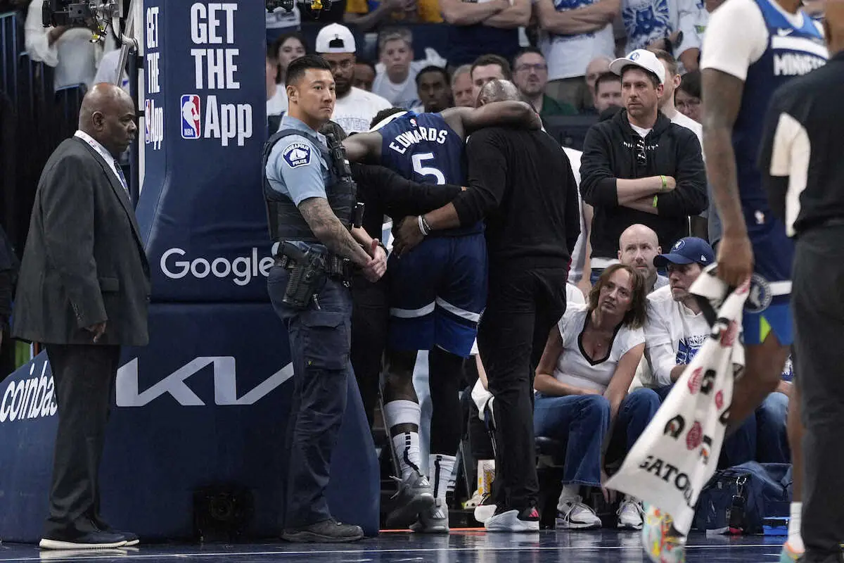 【画像・写真】【NBA】ウルブズ危機一髪…アンソニー・エドワーズ左足首負傷も後半開始からコートに戻る