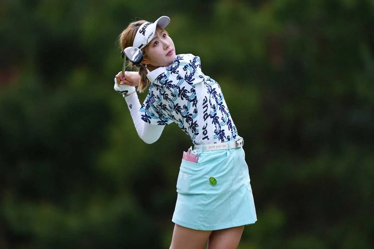 【画像・写真】＜ワールド・サロンパス・カップ・2日目＞2番、ティーショットを放つ都玲華（撮影・西尾　大助）