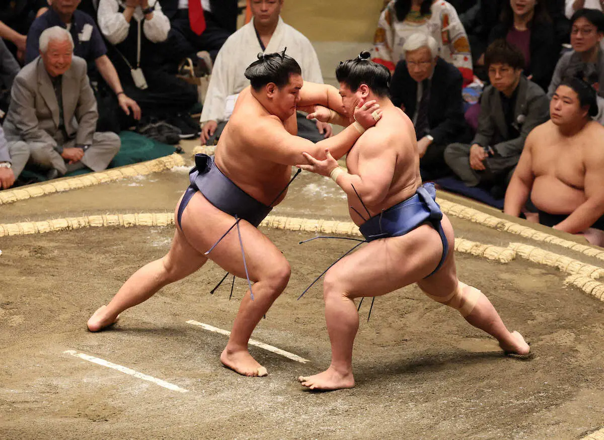 【画像・写真】豊昇龍が白星発進！横綱初Vへ　綱獲り大の里は母の日に白星プレゼント　琴桜は激闘1分4秒も王鵬に屈す