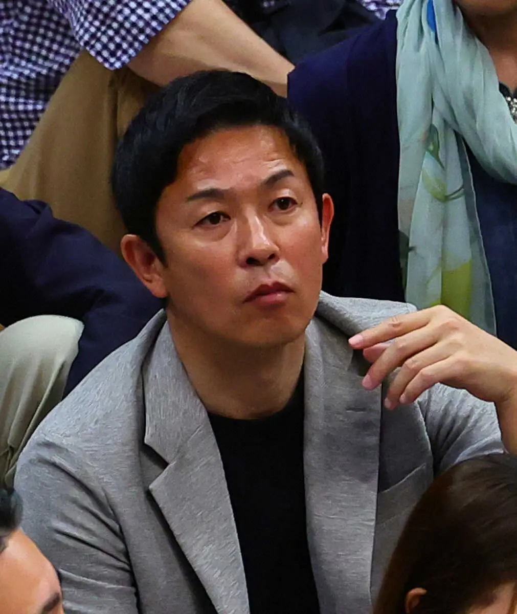 【画像・写真】＜大相撲夏場所・2日目＞観戦する赤星憲広氏と思われる男性（撮影・藤山　由理）