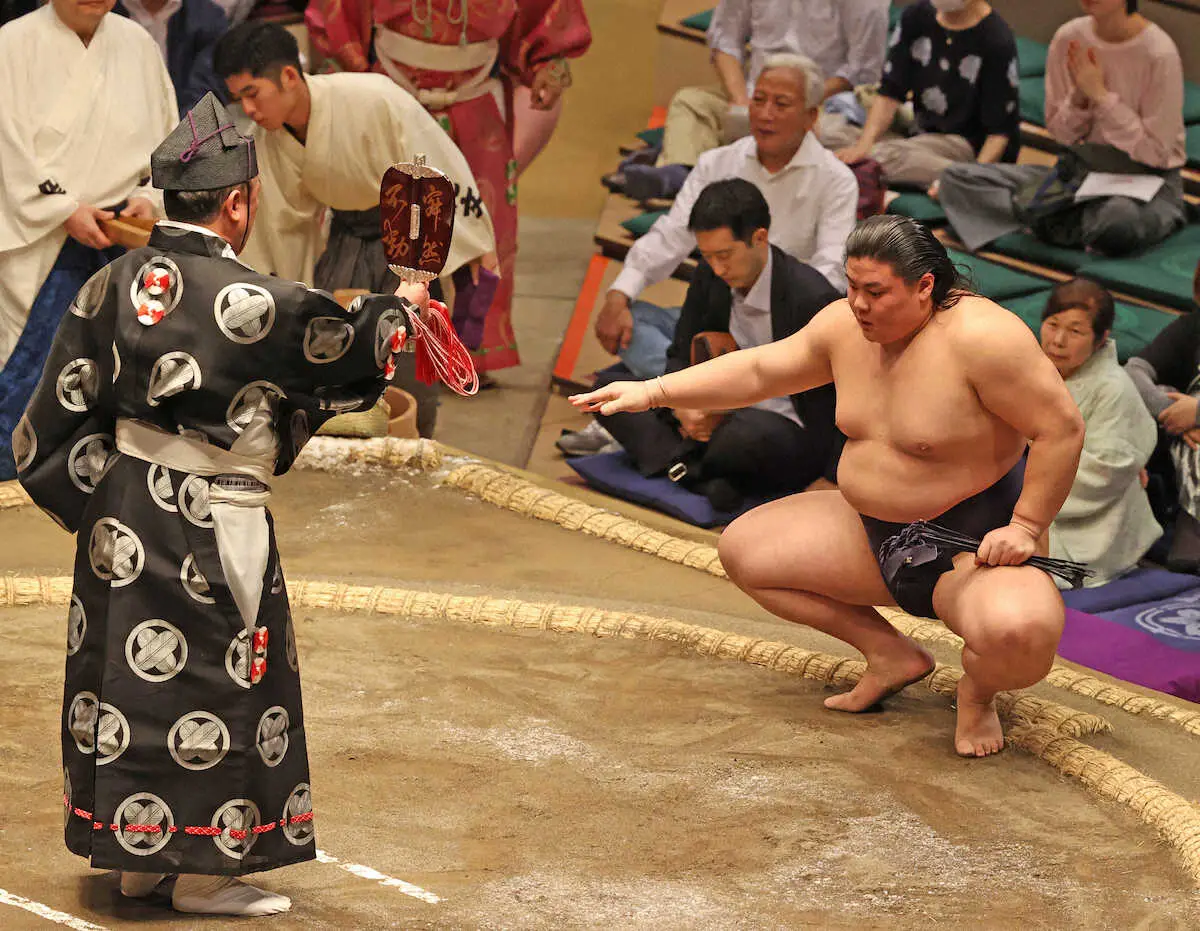 【画像・写真】十両・草野が元大関・御嶽海との学生横綱対決制す　「素直にうれしい。明日から勢いに乗れれば…」