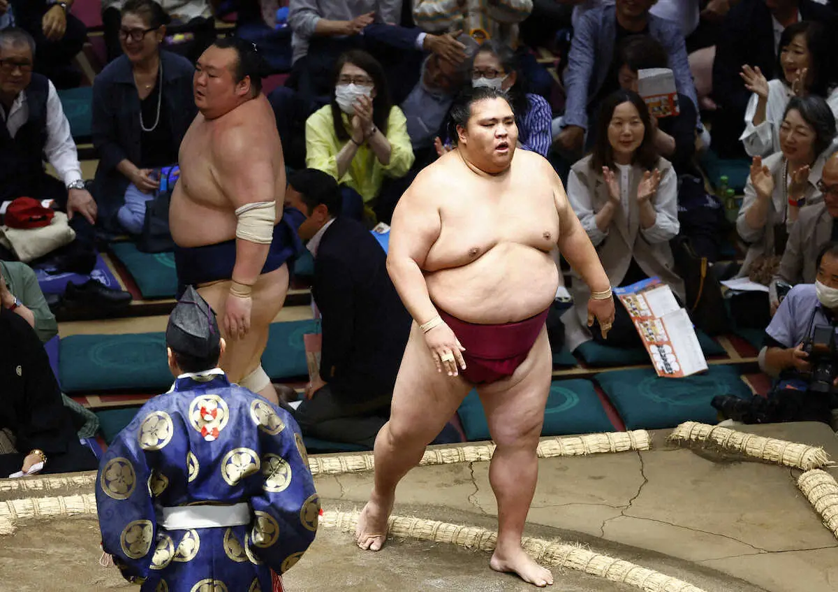 【画像・写真】御嶽海　同体取り直し、さらに物言い　宝富士との計70歳対決を制す　10年ぶりの十両の土俵で