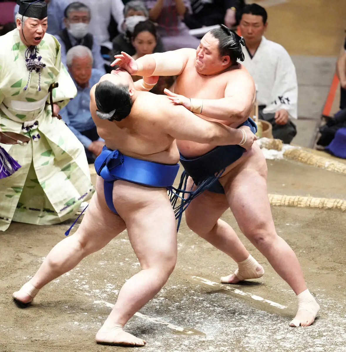 【画像・写真】豊昇龍が連敗止めた！綱獲り大の里は盤石5連勝　ベテラン玉鷲を寄り切り圧倒　琴桜3勝目　全勝力士は4人