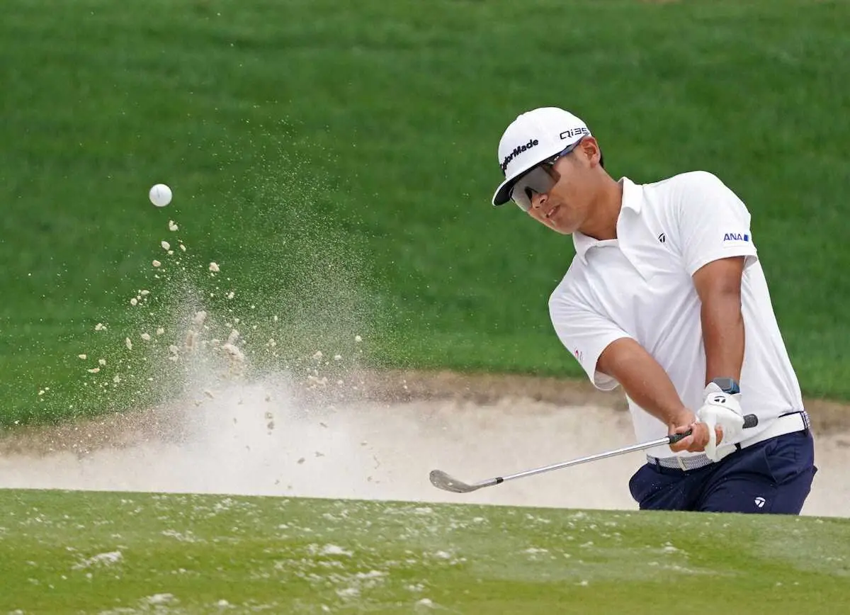 【画像・写真】全米プロゴルフ第1ラウンド、18番でバンカーショットを放つ久常涼