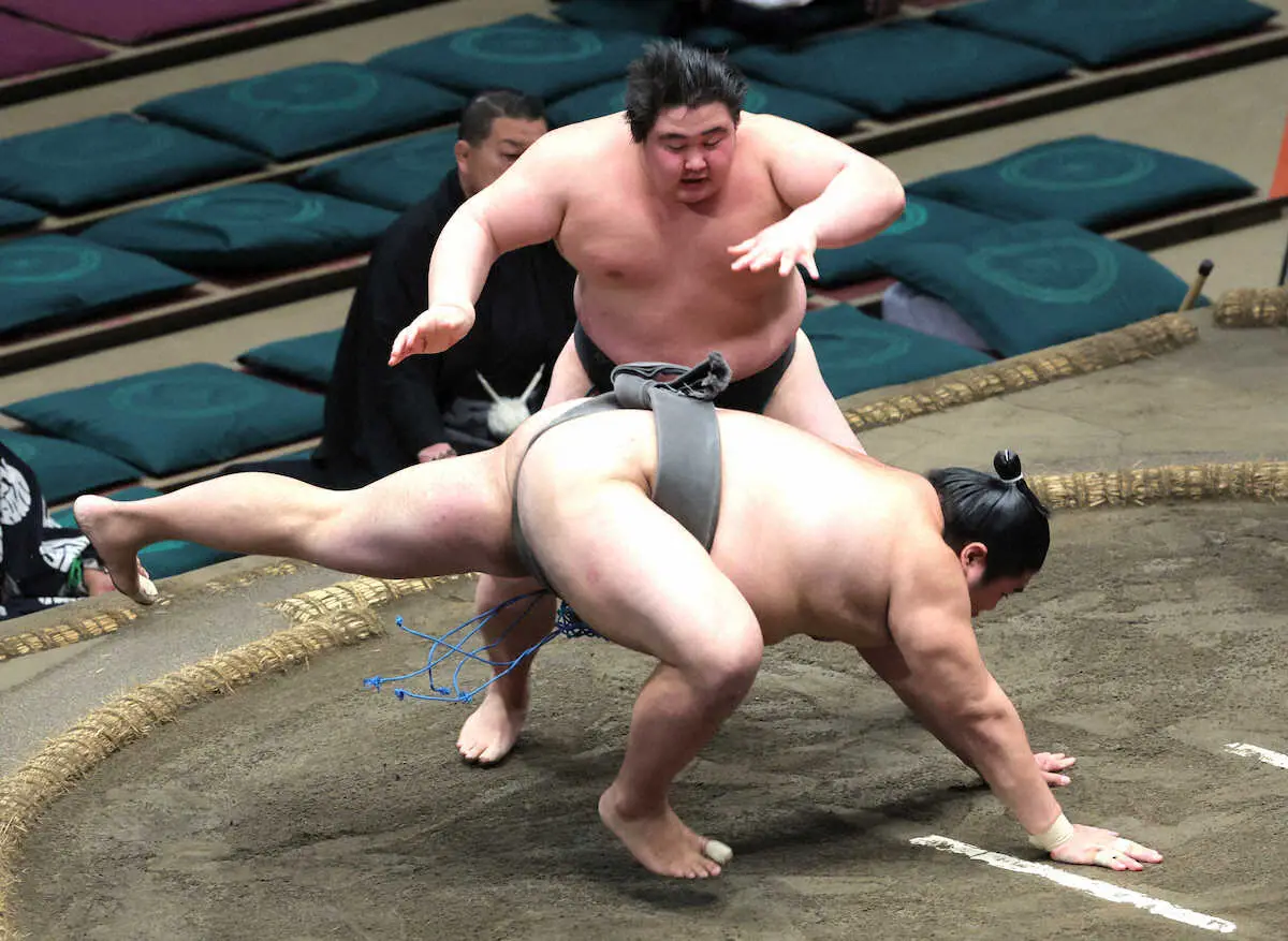 【画像・写真】18歳の幕下・福崎が無傷の4連勝で勝ち越し　「負けていられない。決定戦を…」　同部屋の五島から刺激