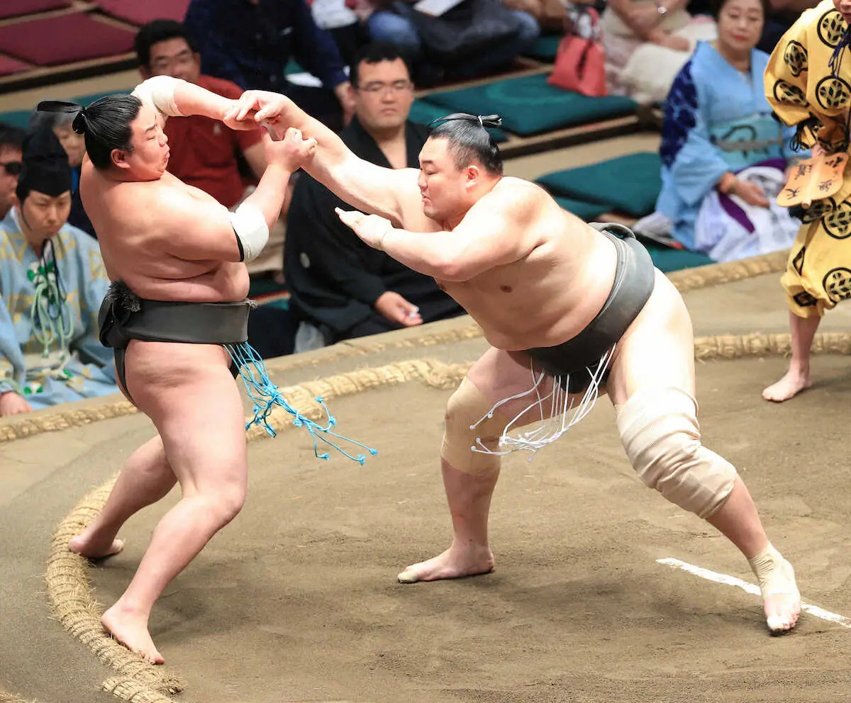 【画像・写真】朝乃山　連続勝ち越し　幕下で鳴滝を突き出して4勝目　「吹っ切れて体も動く」