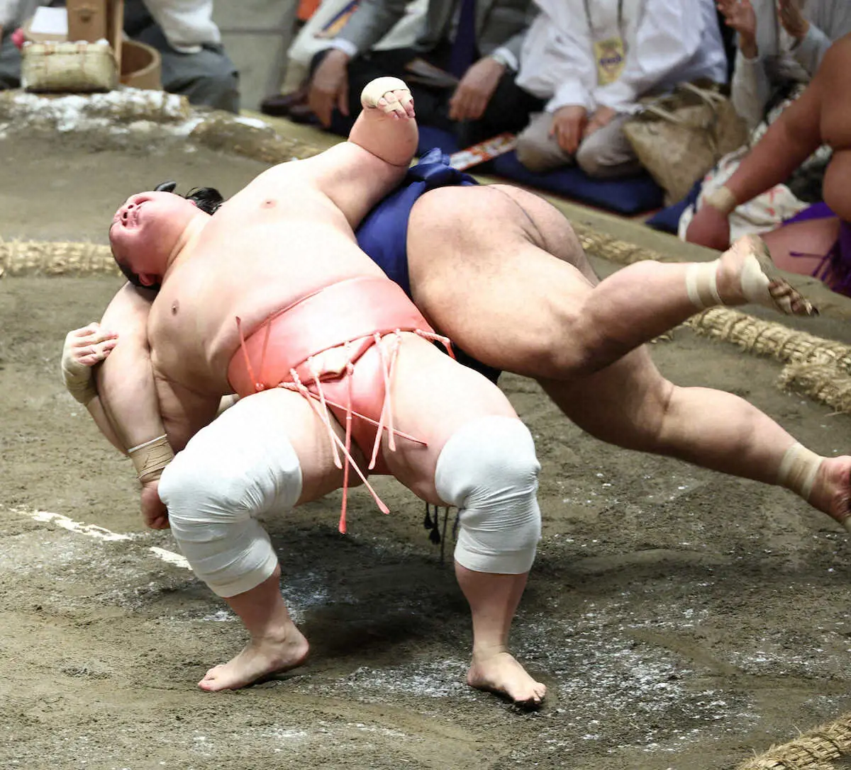 【画像・写真】宇良　大技「伝え反り」にネット好角家も大興奮「見事な業師」「ミスター伝え反り」「宇良劇場」