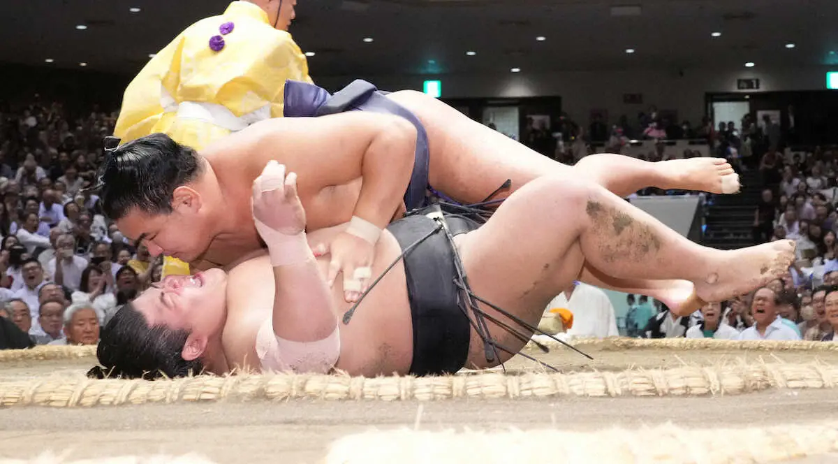 【画像・写真】豊昇龍　日本国籍取得決意!場所後にモンゴル帰国　取組では2敗対決制しV争い残った　