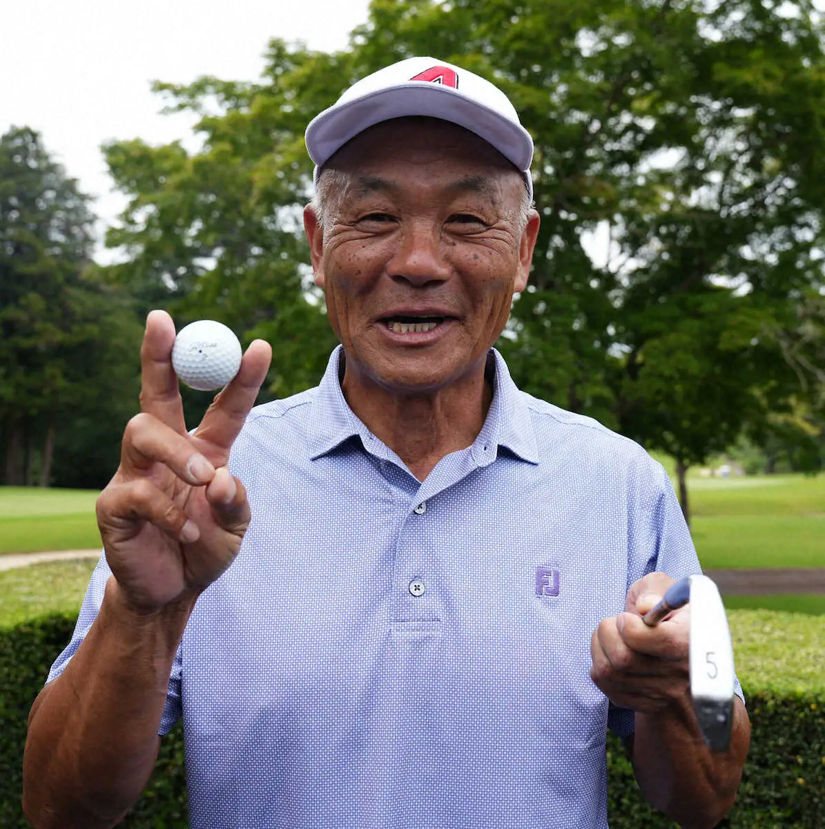 【画像・写真】元黒服の異色経歴62歳が試合で初エース決め副賞100万円獲得　崎山武志が68で回り首位タイ発進