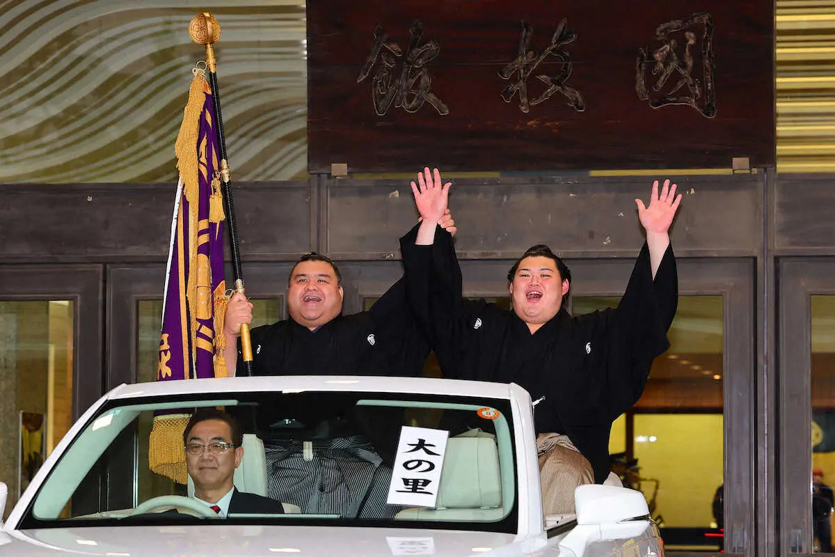 【画像・写真】大の里　支度部屋で「勝ち切りたかった。悔しいですね、最後」気持ち切り替え優勝パレードではじけた笑顔