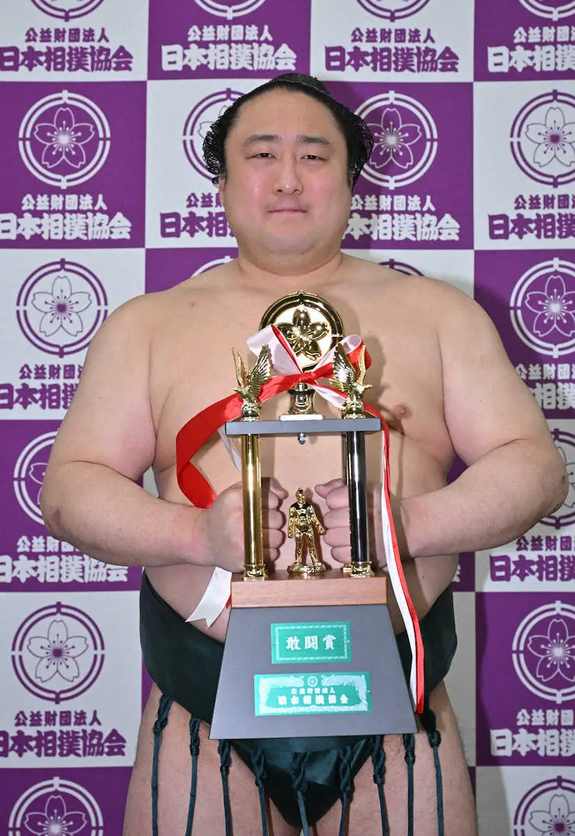 【画像・写真】38歳の佐田の海が3度目の敢闘賞　「まだ戦える、成長もできると思って…」　安青錦に敗れるも10勝5敗