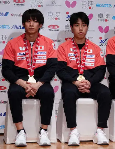 【画像・写真】【卓球】64年ぶり快挙の戸上・篠塚組が帰国　金メダル胸に会見も「まだ優勝した感覚ない」「夢のよう」