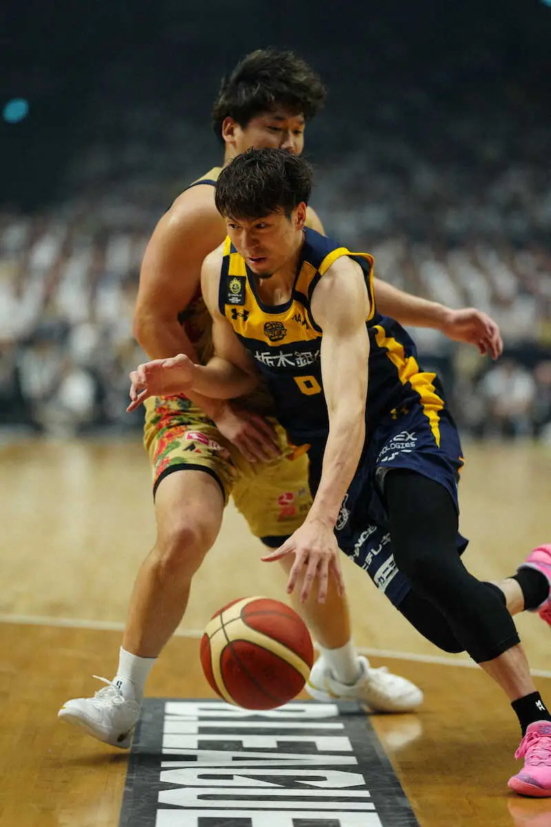 【画像・写真】【Bリーグ】宇都宮　3季ぶり3度目の優勝！急死ブラスウェルHCにささぐ大逆転勝利　V弾の比江島慎は涙