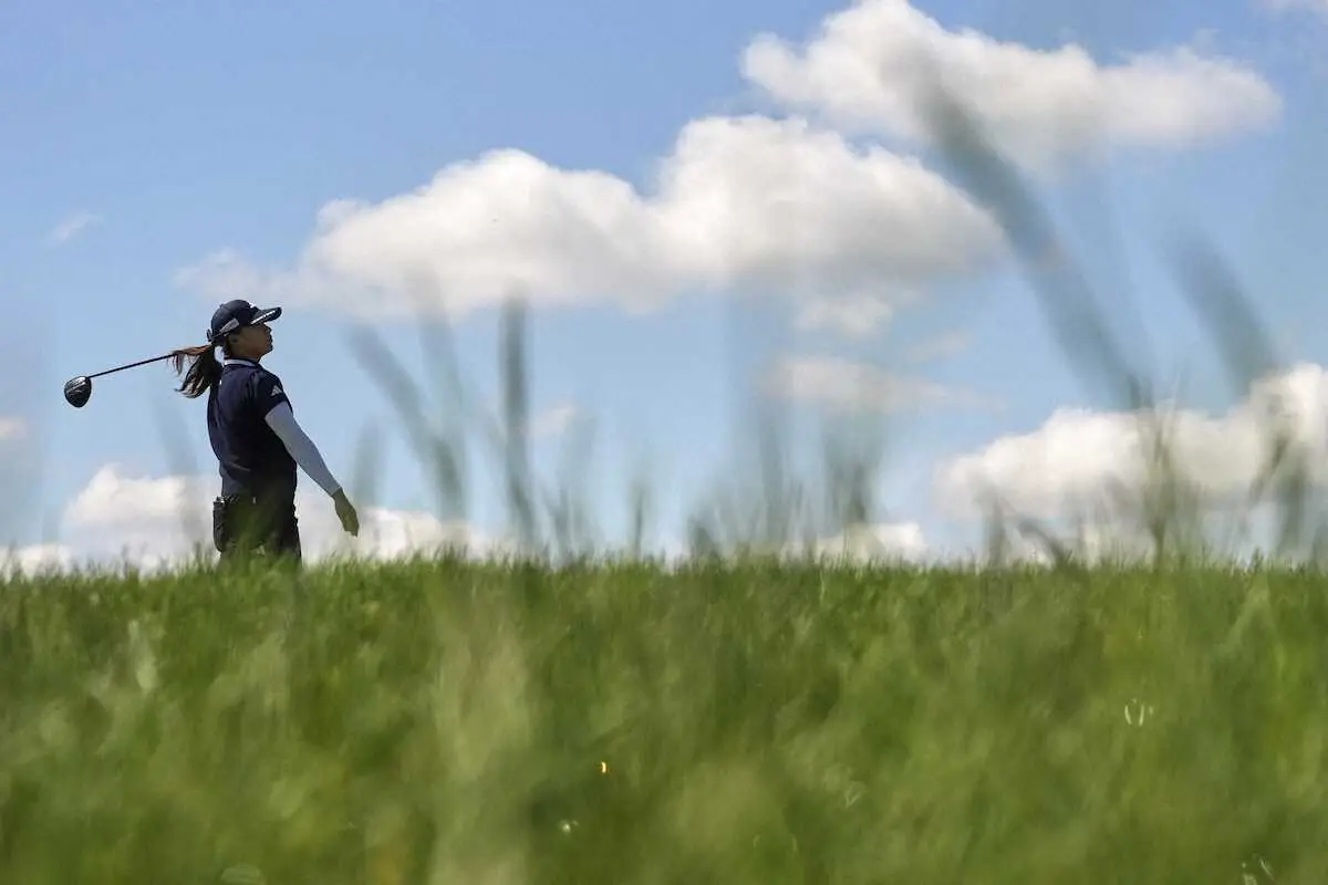 【画像・写真】渋野日向子は2アンダー12位発進「このショット力でなんでこのスコアが…」ショット不調もパットで挽回