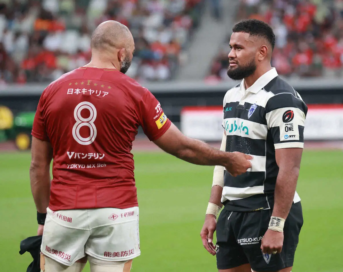 【画像・写真】＜BL東京・東京ベイ＞試合後に話をするリーチ（左）とマキシ（撮影・篠原岳夫）