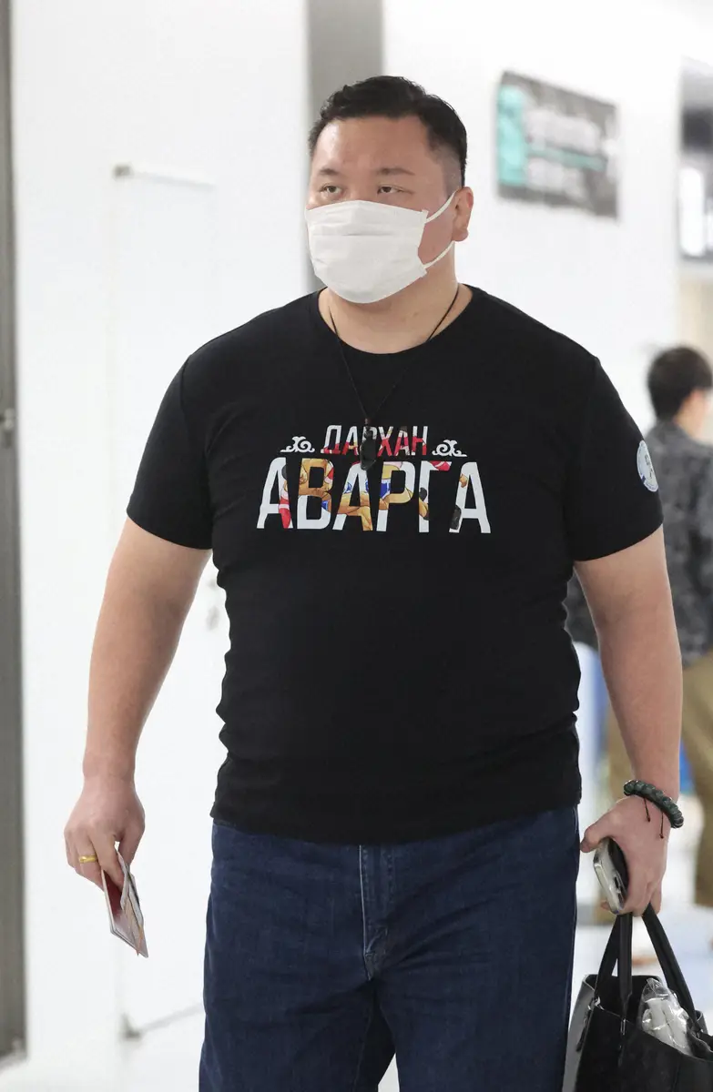 【画像・写真】モンゴルへ出発した時の宮城野親方