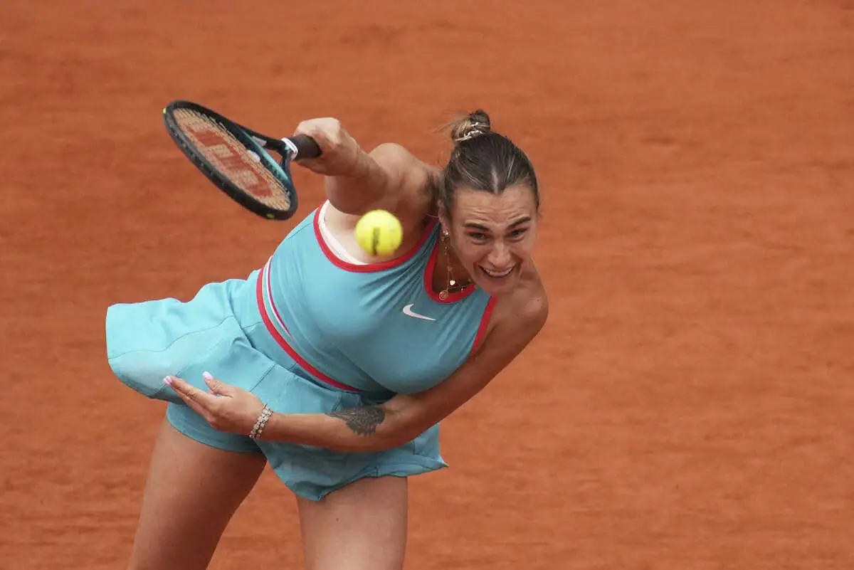 【画像・写真】サーブを打つサバレンカ（AP）