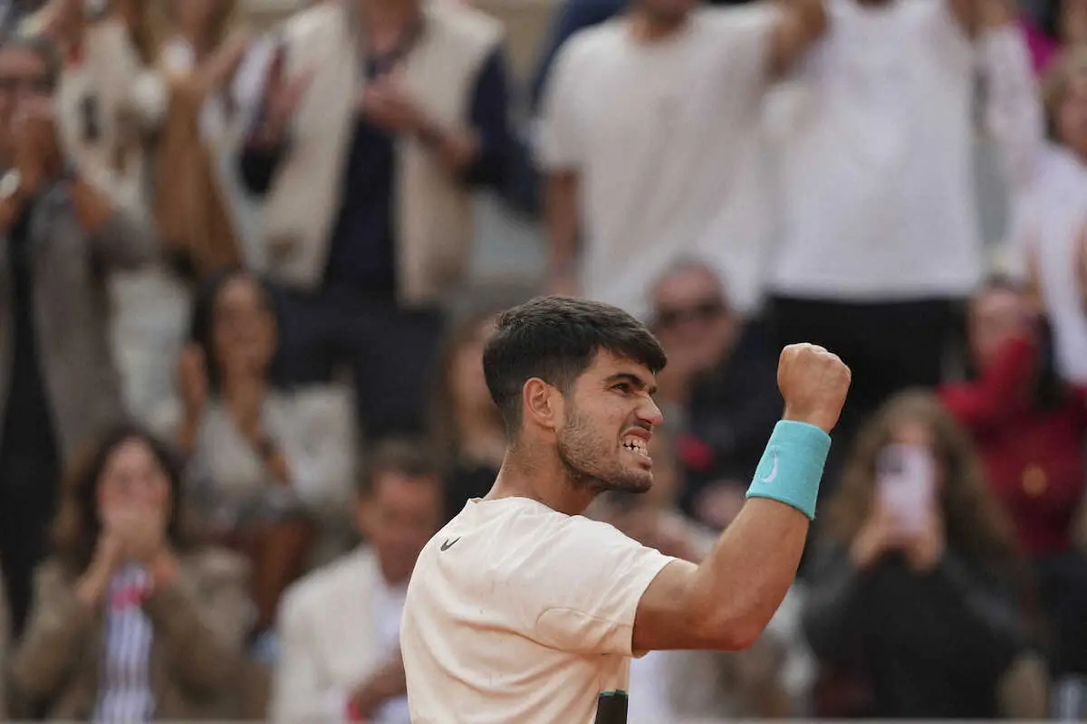 【画像・写真】大逆転勝ちで全仏2連覇を果たしたアルカラス（AP）