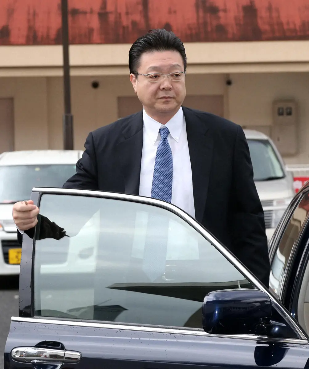 【画像・写真】元旭富士の宮城野親方　白鵬翔氏会見に同席「引き止めることができず、大変申し訳ない」　最後はハグで退席