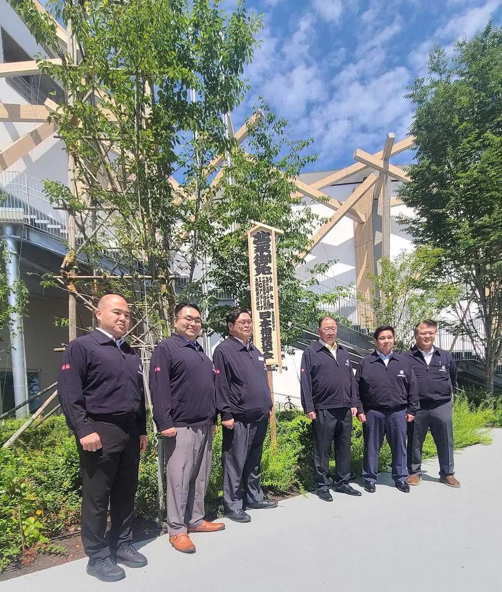 【画像・写真】名古屋場所の新会場IGアリーナで御免札を設置　チケットは完売　出羽海担当部長は東西横綱に期待