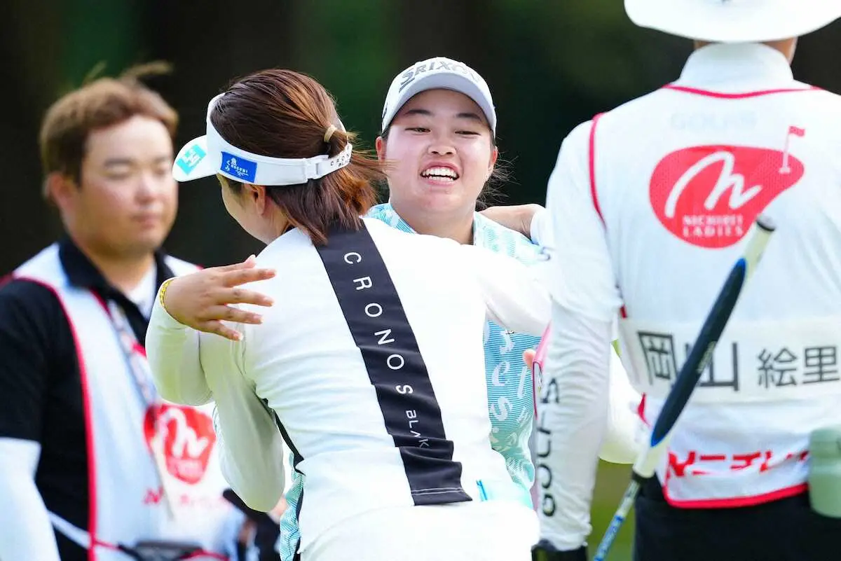 【画像・写真】＜ニチレイ・レディース・2日目＞18番、ラウンドを終え笑顔を見せる入谷響（撮影・西尾　大助）