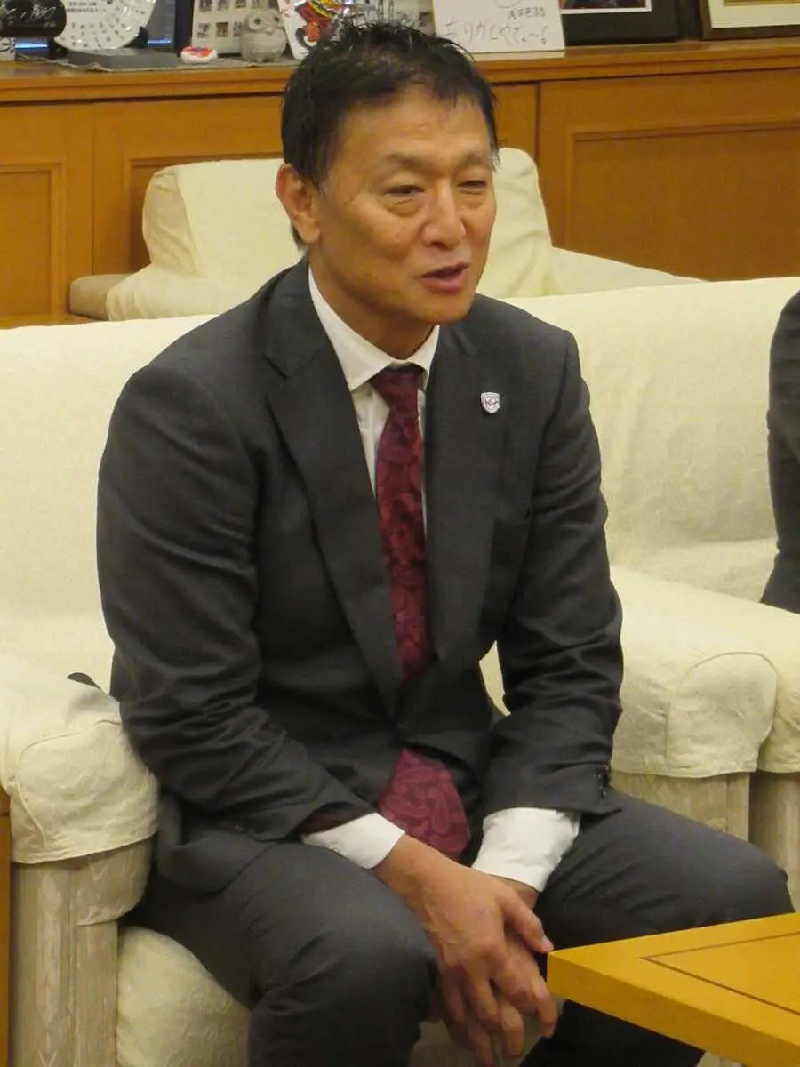 【画像・写真】【リーグワン】花園、向井昭吾前HCらが東大阪市の野田義和市長を表敬訪問「引き続きサポートを」
