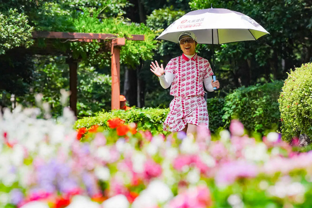 【画像・写真】【女子ゴルフ】佐久間朱莉17番は迂回ルートでバーディー「思い描いた球が打てた」1打差2位で最終日へ