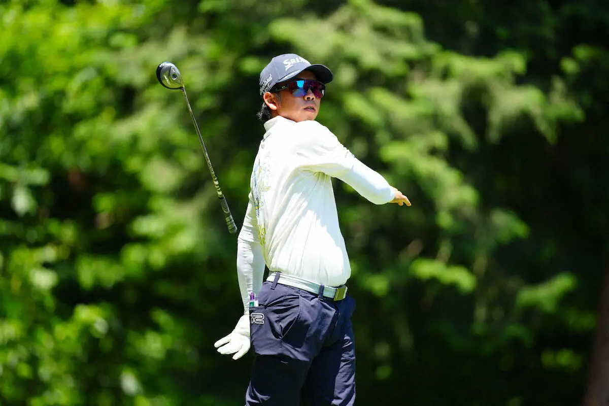 【画像・写真】【男子ゴルフ】生源寺龍憲が逆転で今季2勝目　大岩龍一が通算22アンダーで2位