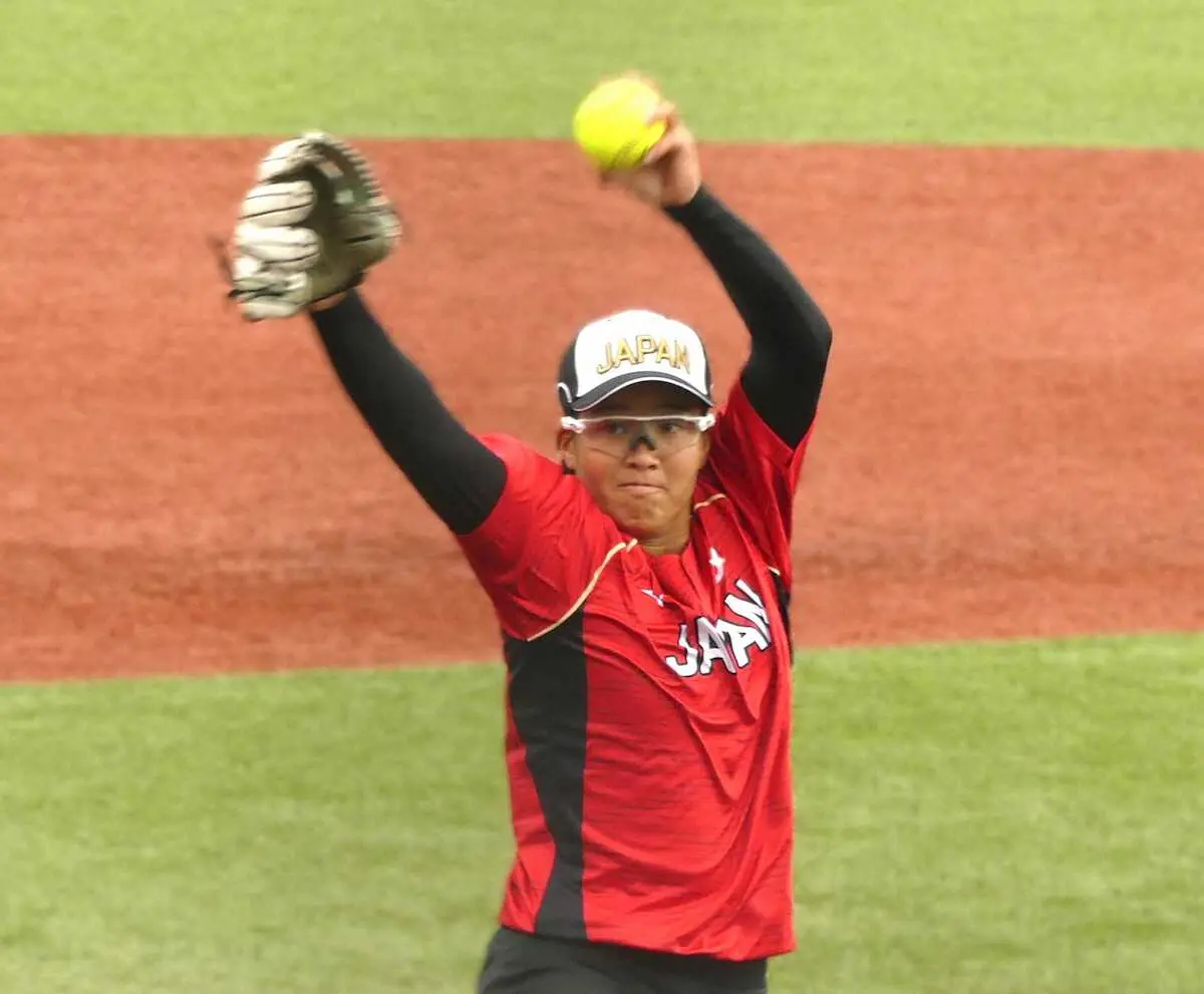 【画像・写真】投球練習を行う後藤希友