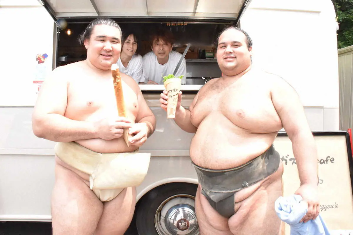 【画像・写真】鳴戸部屋の稽古場に「マツコの知らない世界」で紹介されたクレープ店が登場　三段目力士の母がふるまう