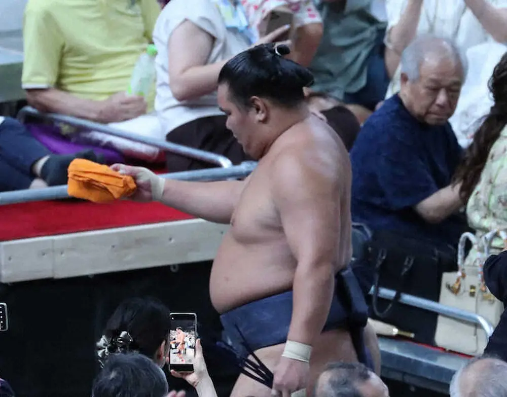 【画像・写真】こけら落とし興行の名古屋場所で金星を初配給した豊昇龍に豊ノ島「投げの強さがアダに…」
