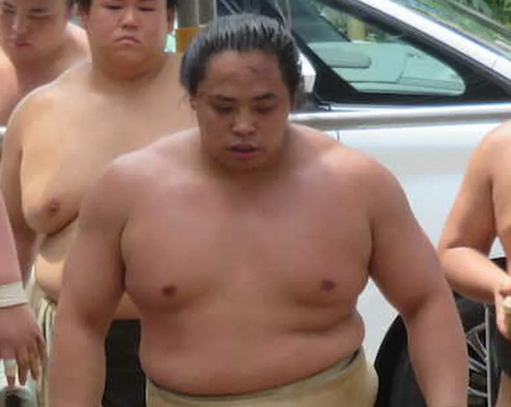 【画像・写真】琴栄峰　嘉陽を寄り切り幕内初勝利　琴勝峰との兄弟決定戦を目標とし「兄に続けるように」