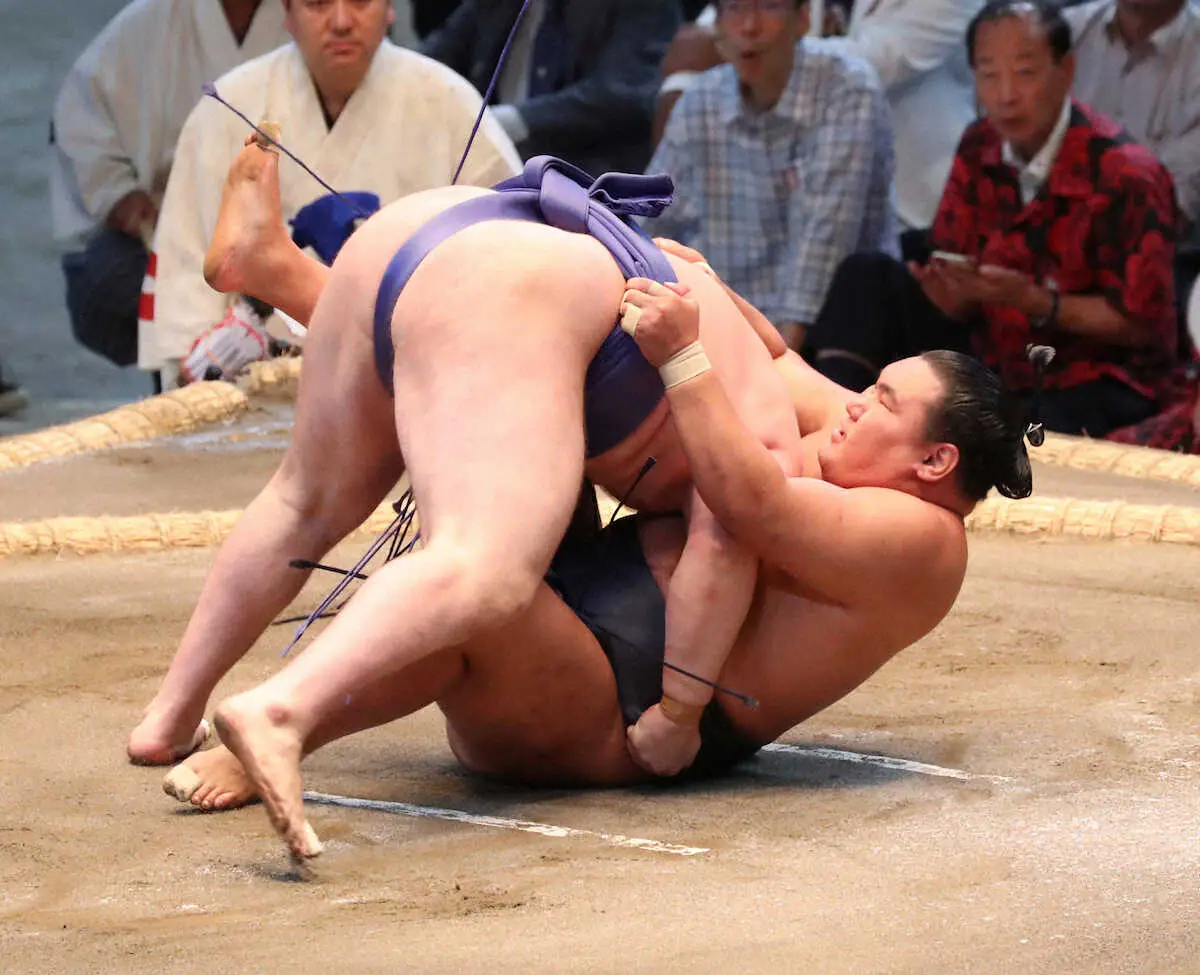 【画像・写真】豊昇龍がまさかの連敗…21歳・安青錦に初金星献上　大の里は無傷の3連勝！前日金星の若元春を力強く圧倒